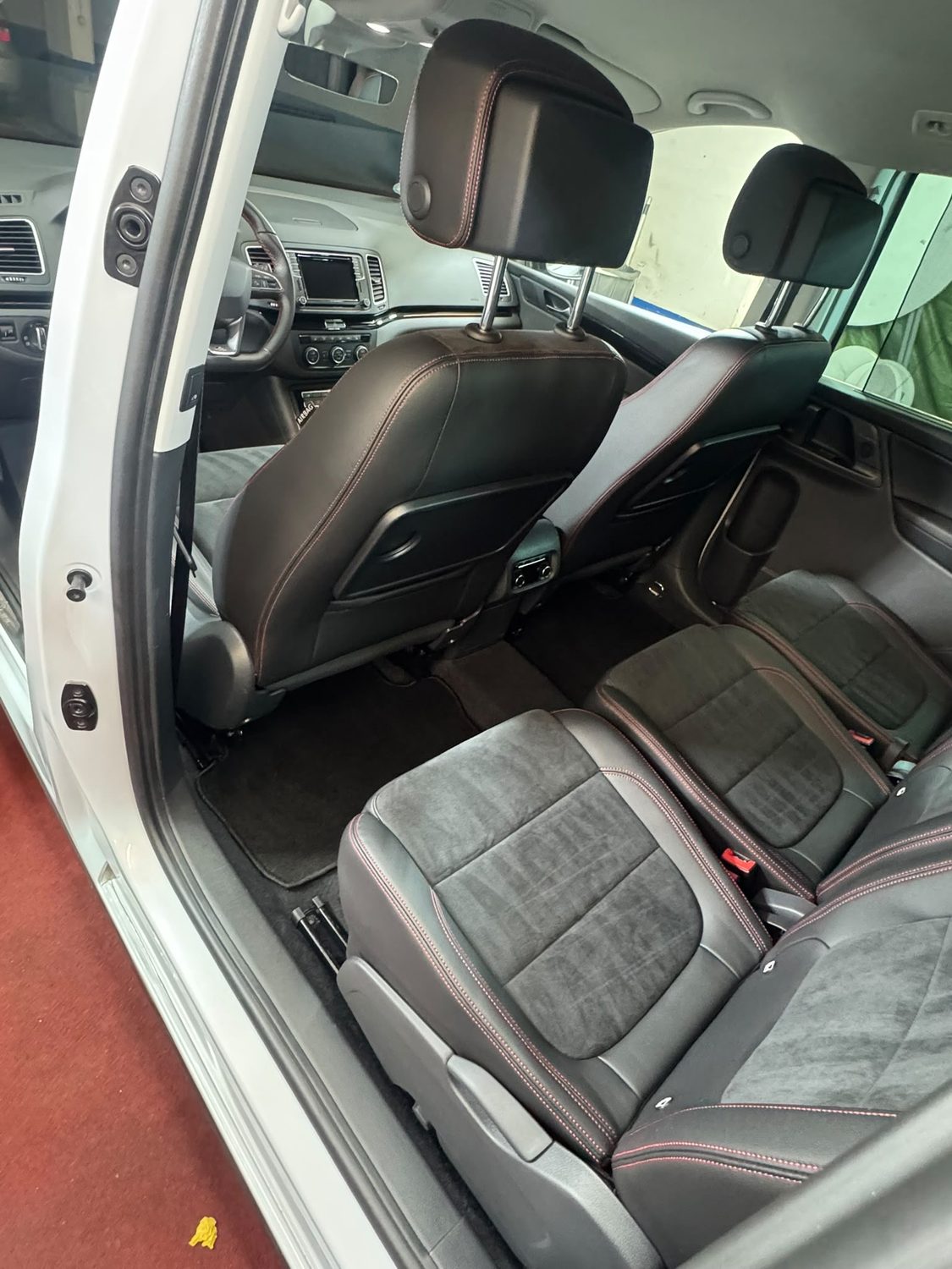 Sportwagen in der Werkstatt